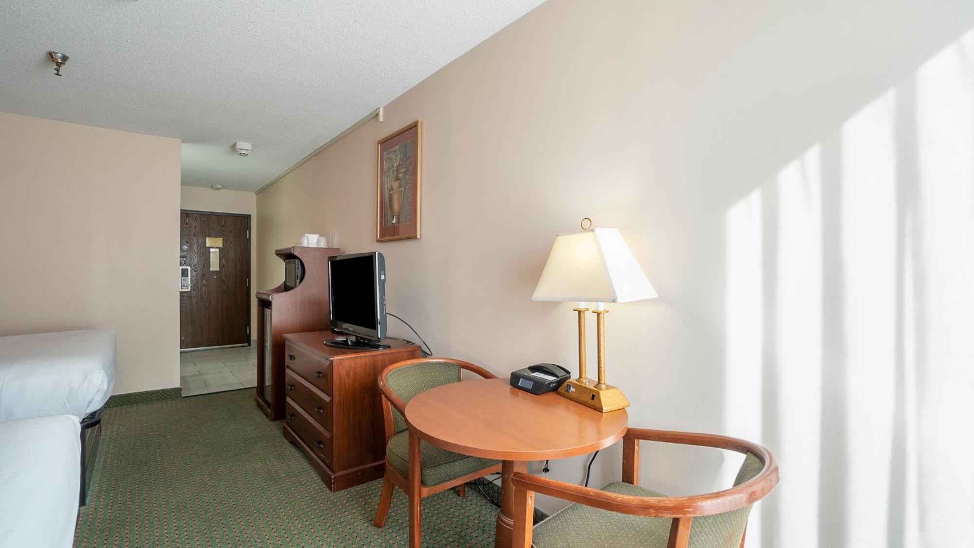 Days Inn & Suites By Wyndham Mt Pleasant Mount Pleasant Szoba fotó