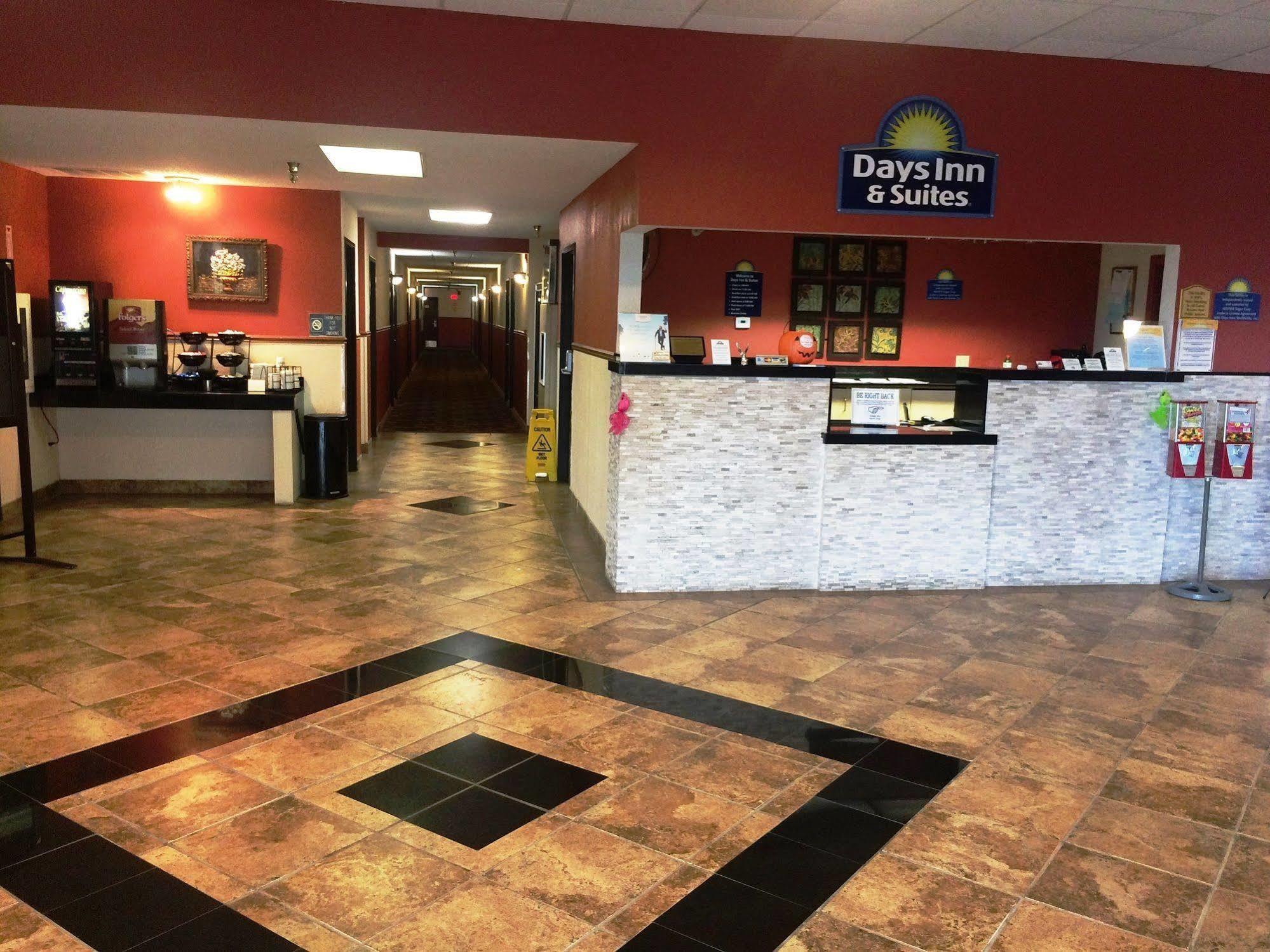 Days Inn & Suites By Wyndham Mt Pleasant Mount Pleasant Kültér fotó